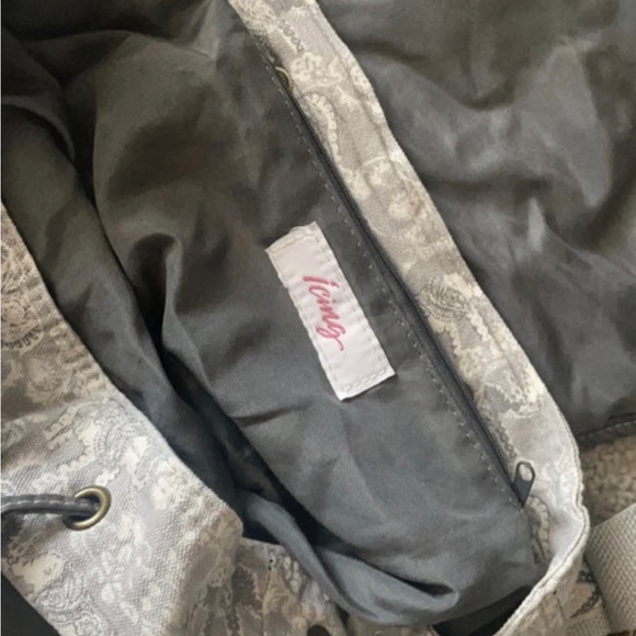 Icing Backpack - Picture 2 of 2